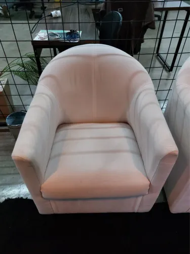 Poltrona modelo ferradura de Linho 