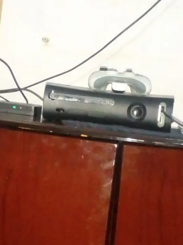 Vendo esse Xbox vai com 50 jogos ? um controle top pra ir embora hoje mesmo ?