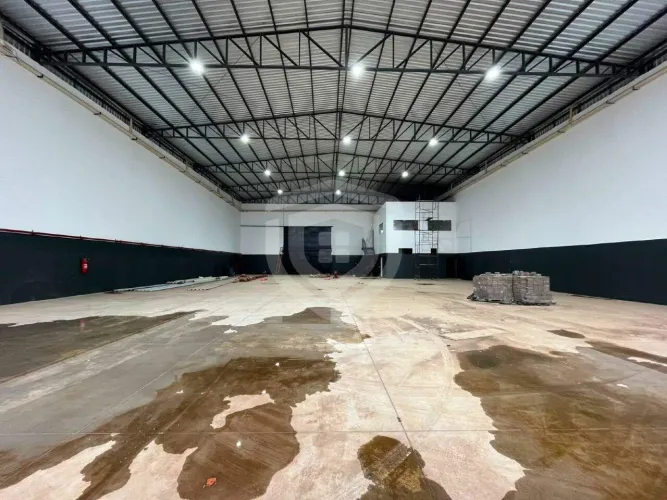 Barracão com 1100m² com 4 banheiros - Parque Paulista - Bauru / SP