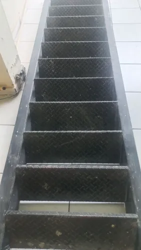 Escada de ferro uso interno e externo