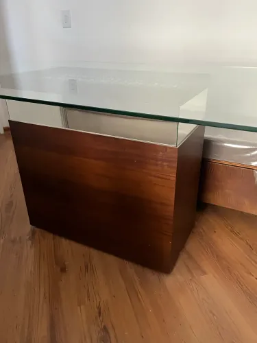 Vendo mesa com tampo de vidro