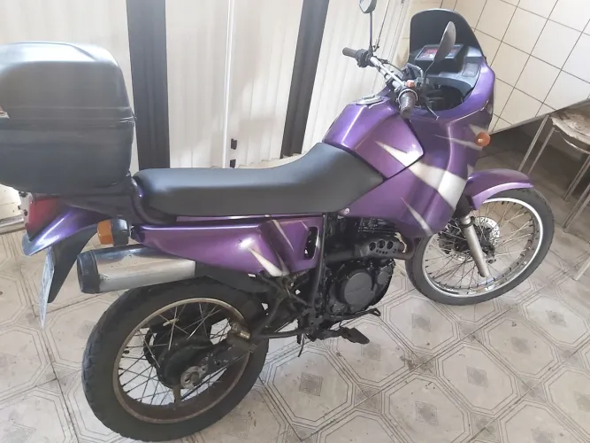 VENDO MOTO SAHARA 1997