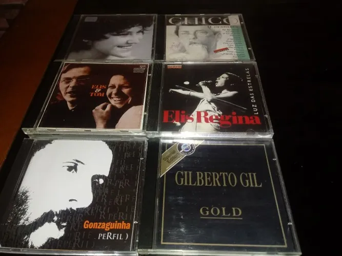 CDs de MPB variados.