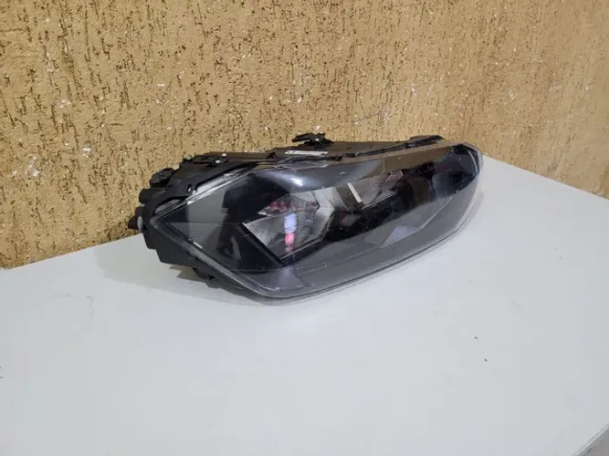 Farol Direito Polo / Virtus 2017/2018/2019/2020/2021/2022