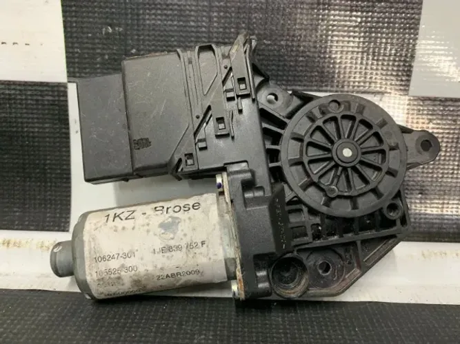 Motor do Vidro Elétrico Trasei Dir Golf 99 à 03 0130821766 2