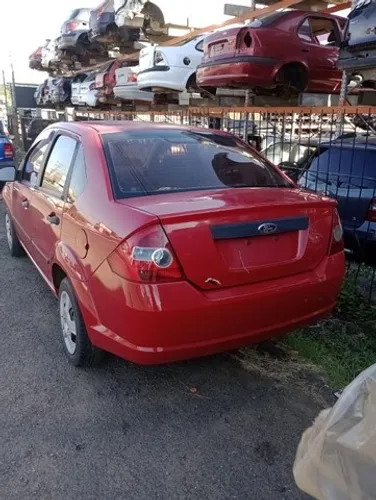 Sucata Ford Fiesta Sedan 2007 95.358 KM (para retirada de peças)