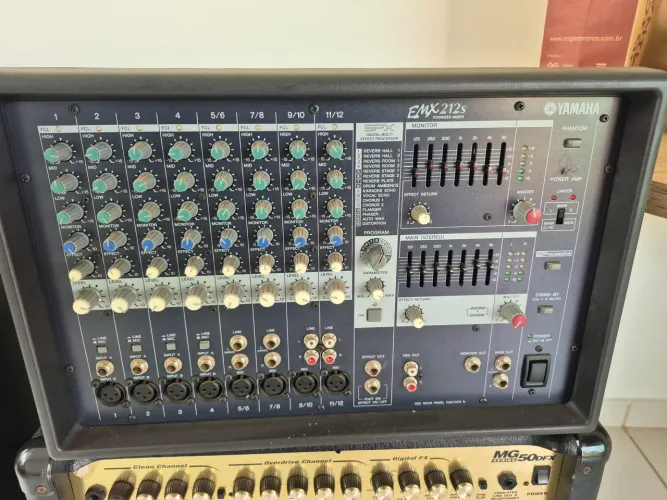 Mesa de Som Yamaha EMX 212S
