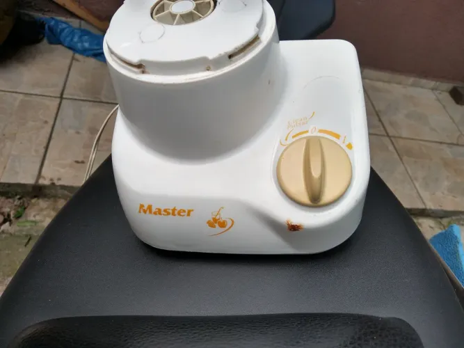 Liquidificador Master sem copo 
