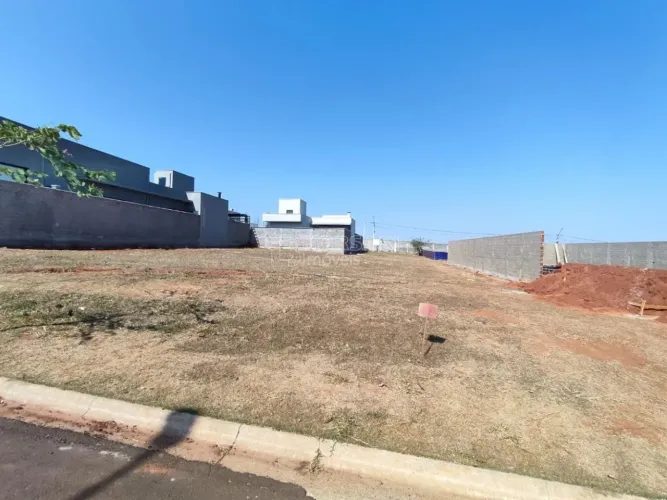 Terreno à venda no Condomínio Residencial Volpi em Araraquara