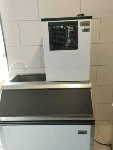Maquina de Gelo Cubo