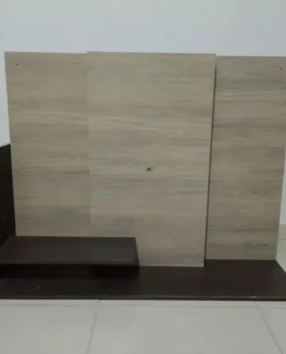 Painel para TV com prateleira