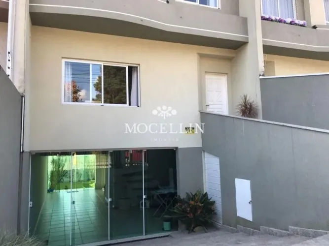 Sobrado Espaçoso no Santo Inácio 174m² e 3 Dormitórios. Curitiba/ Mocellin Imóveis