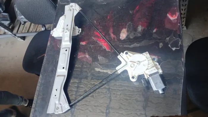 Máquina De Vidro Elétrica Com Motor Direito Volkswagen Saveiro G5 G6 G7 G8 Original 
