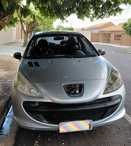 Peugeot 207 XR 1.4 Flex 8V 5P 2010