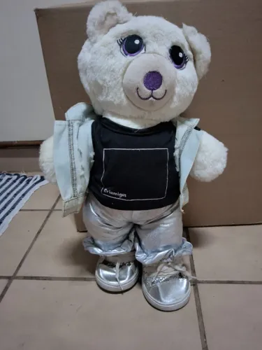 Pelucia Criamigos Ursa rock Com roupas Tenis e Acessorios