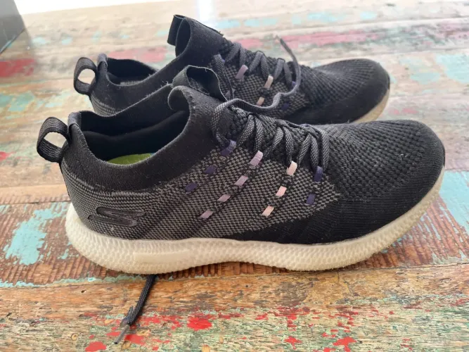 Tênis Skechers Preto feminino n. 35