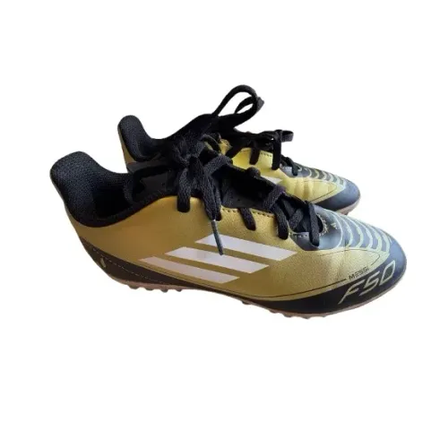Chuteira Society Infantil Adidas F50 clube Messi Dourado e branco - 34 Brasil