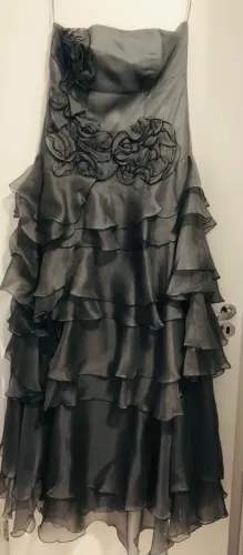 Vestido chique de festa usado uma única vez