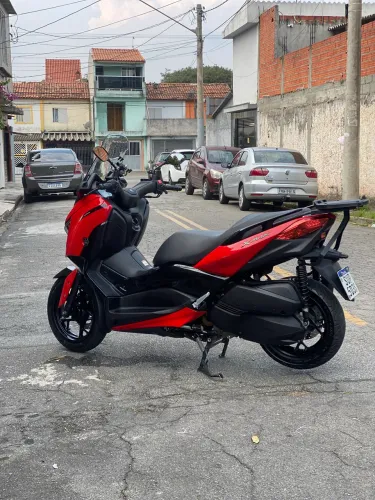 Moto em excelente estado - pneus novos City Grip 2 e revisada