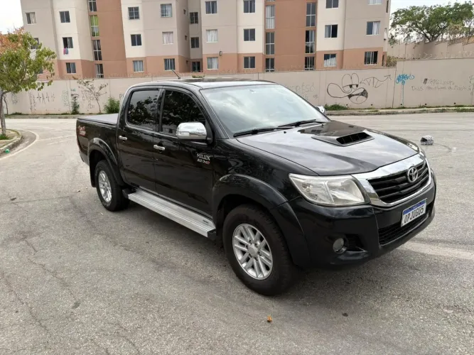 Toyota Hilux CD SRV D4-d 4X4 3.0 TDI Diesel AUT 2013