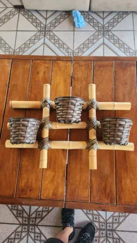 Suporte para plantas em bambu com 3 vasos