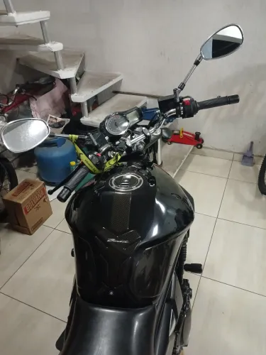 Linda moto segundo dono 33.000 boa de andar 