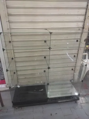 Vitrine de Vidro com Prateleiras