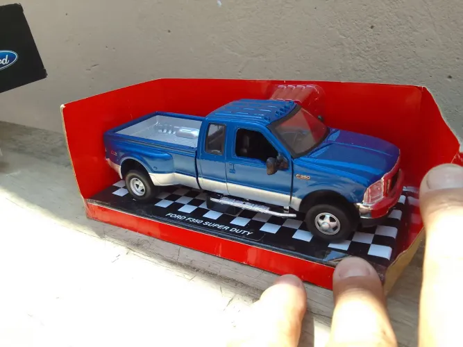 Miniatura Ford F350 Super Duty