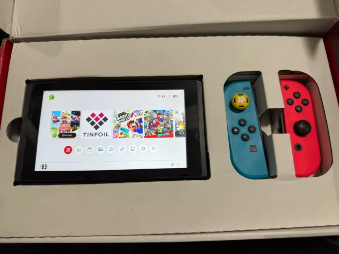 Nintendo Switch V2 DESBLOQUEADO - Edição com Joy-Con Azul e Vermelho