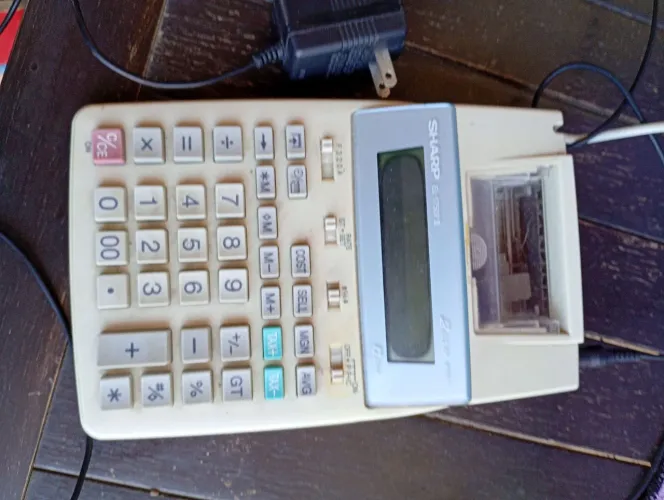 Calculadora elétrica SHARP