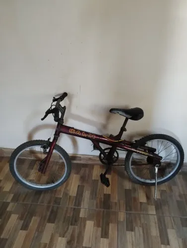 Bicicleta aro 20 Caloi. Valor 200,00 reais. Só em dinheiro.