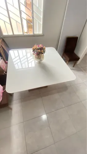 Mesa de Jantar Quadrada Branca com base MDF
