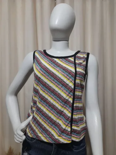Blusa listrada sem manga