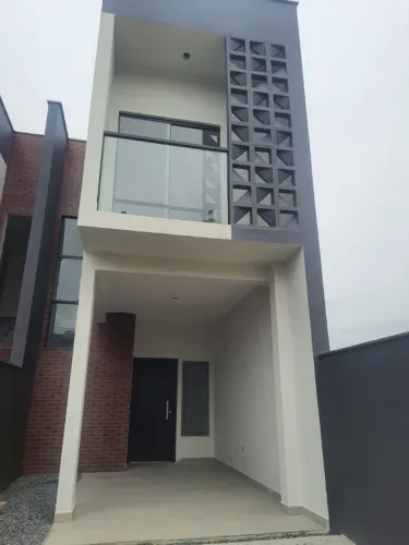  Excelente Casa à Venda em Pirabeiraba! Geminado com área de 109m²