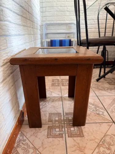 2 Mesas de cabeceira/ 100 reais cada