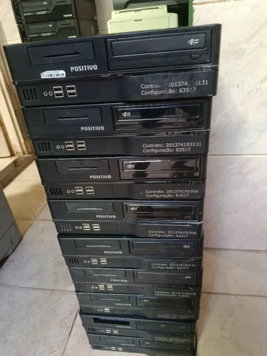 Cpu core i3 terceira geração 4gb HD de 500gb windows 10 
