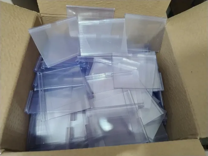 PEG BOARD - PORTA ETIQUETA PARA GANCHO PACOTE COM 100 UNIDADES