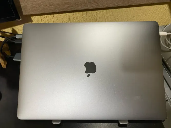 macbook pro i7 2019
