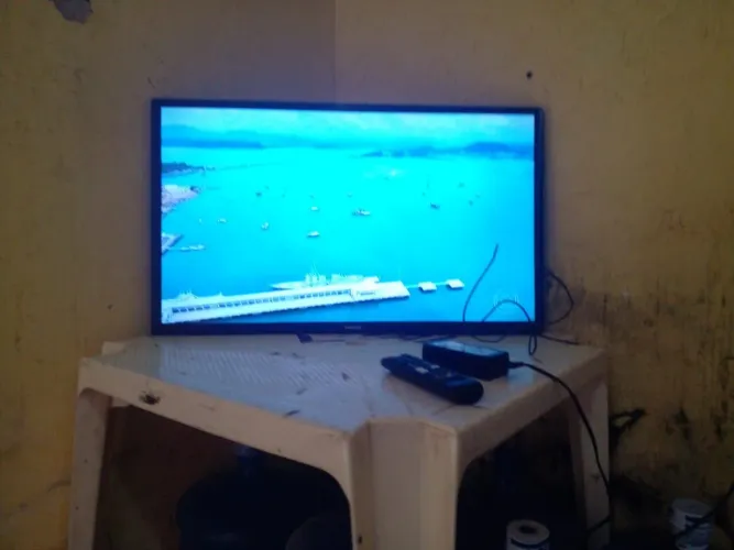 Promoção do dia TV smartv 38 polegada 700R$