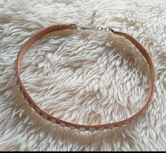 Choker delicada c/pedras brilhantes