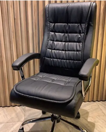 Cadeira presidente de Couro Preto Confortável