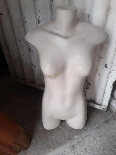 Manequim Busto femenino peninha
