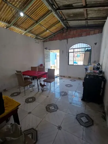 //Vendo Casa em Petrópolis com quintal e ponto comercial 