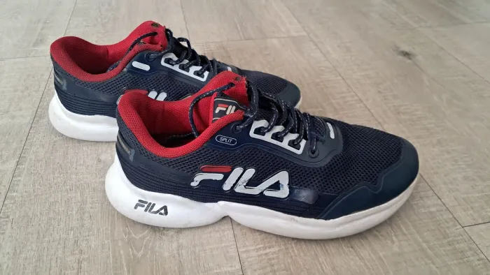 Tênis Fila Esportivo - Azul e Vermelho