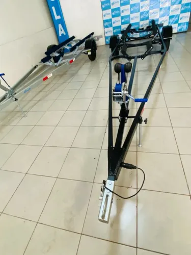 Carretinha ideal pra você levar o seu barco 0 km de fábrica 