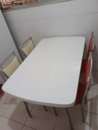 Mesa de Jantar 4 Lugares - Moderna e Funcional!
