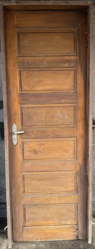 Porta Maciça Com Caixilho Canela Preta 0,69x2,00