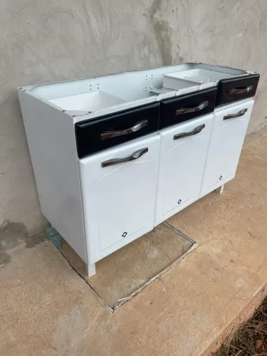 ? Balcão de Cozinha 3 Portas e 3 Gavetas - Bom Estado