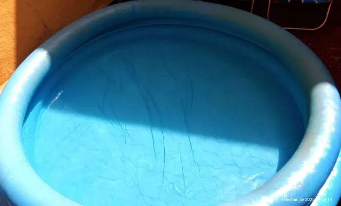 Piscina 1mil Litros, redonda, 3 gomos, vai com bomba enchimento.