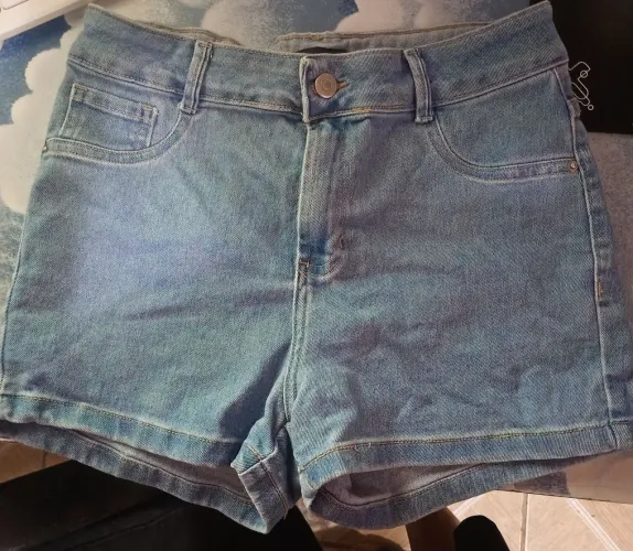 Short jeans azul claro